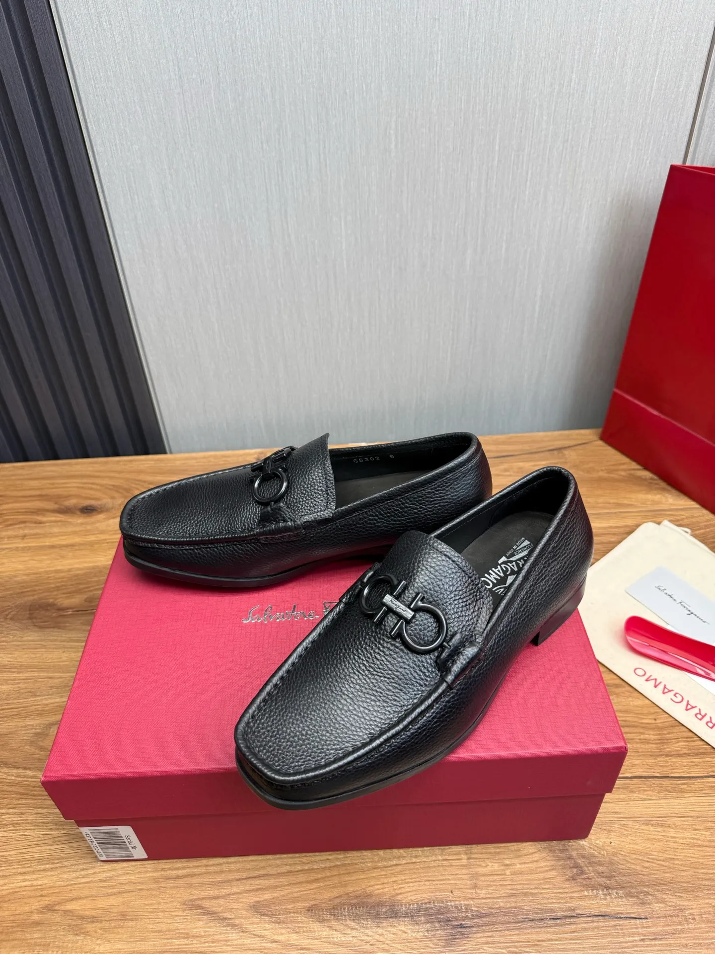 Men's shoes 💰760💰 Ferragamo. [Ferragamo] Men's Loaf leather shoes, the latest hot style, 1:1 original purchase quality, top quality, imported open-edge beaded cowhide leather on the upper, hand-made three-dimensional stitching highlights the round toe design, the inner feet are made of imported cowhide, with original wear-resistant rubber outsole, matching code 39-44, (38, 45 custom-made, non-refundable)
